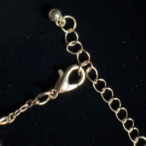 Trendy Gold & White Clover Flower Bracelet - Picture 3 of 6